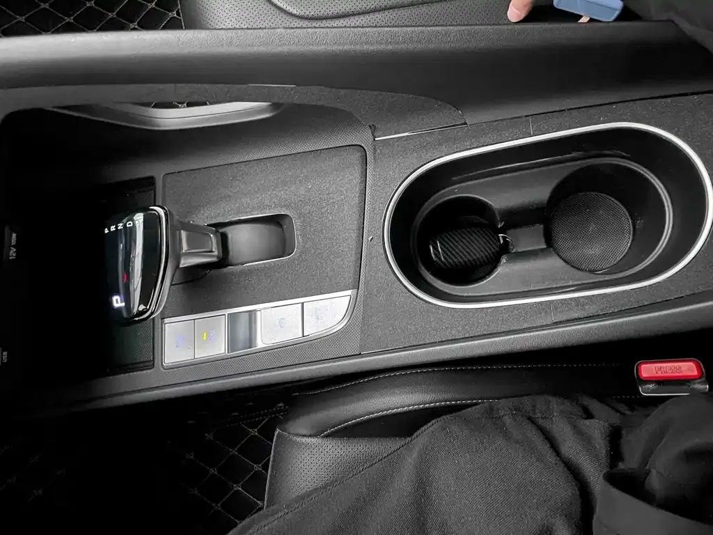 Hyundai Elantra 2022 из CN, фото 10