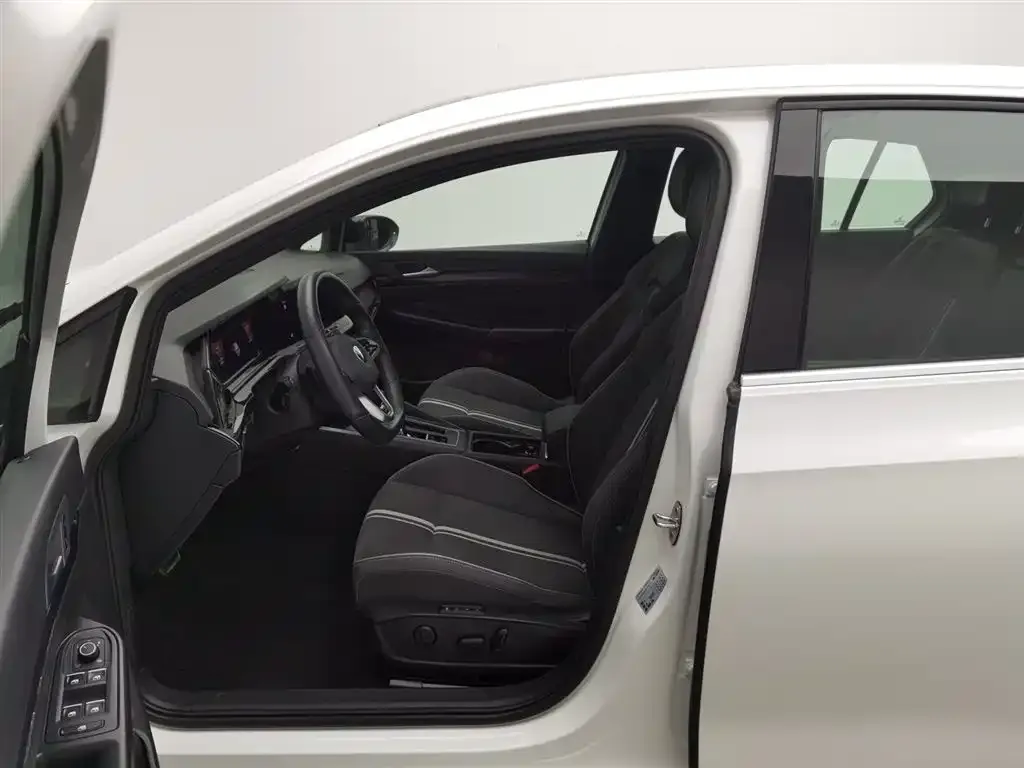 Volkswagen Golf 2021 из CN, фото 3