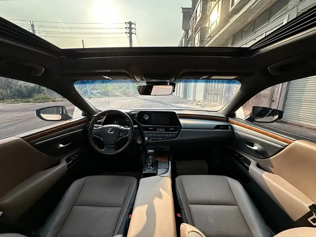 Lexus ES 2022 из CN, фото 2