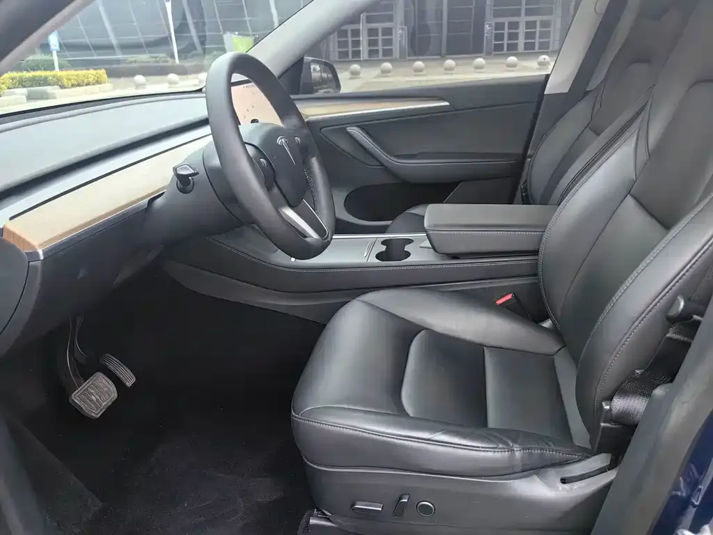 Tesla Model Y — фото 4
