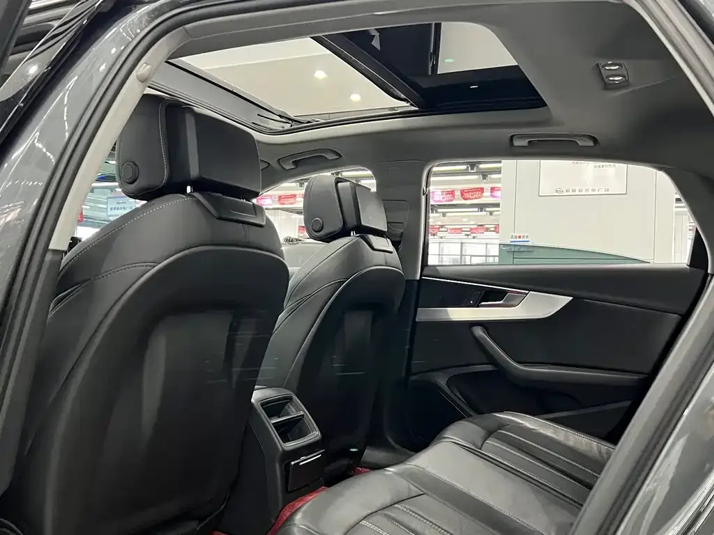 Audi A4L 2022 из CN, фото 3