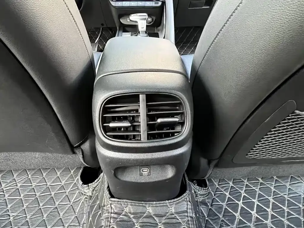 Hyundai Elantra 2024 из CN, фото 10