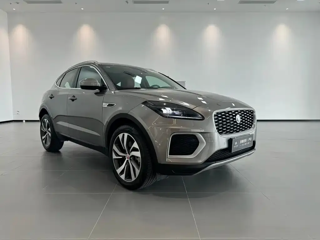 Jaguar E-PACE — фото 3