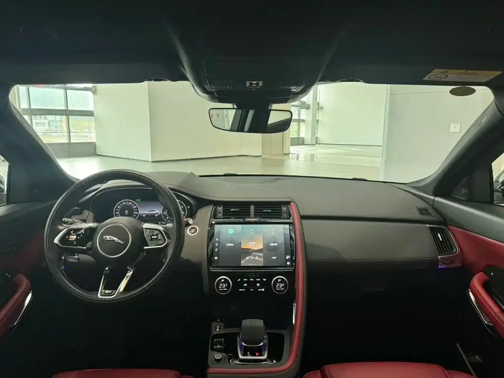 Jaguar E-PACE — фото 4