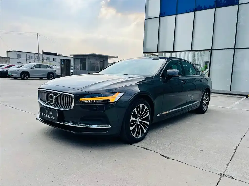 Volvo S90 — фото 1