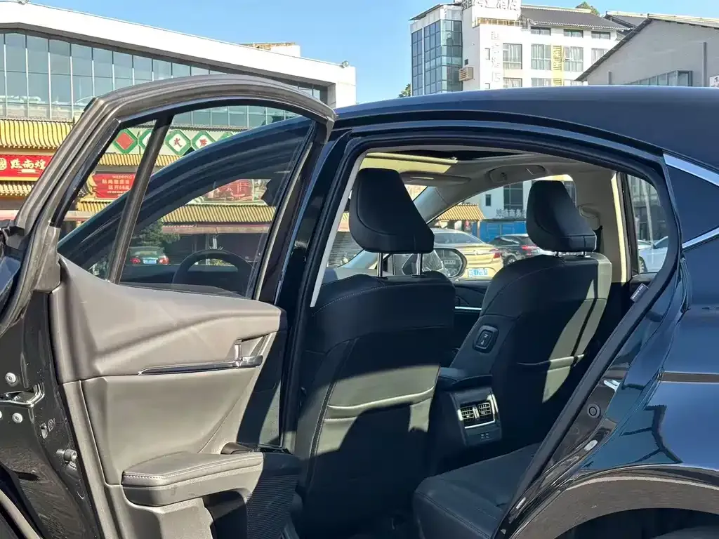 Toyota Camry 2025 из CN, фото 10