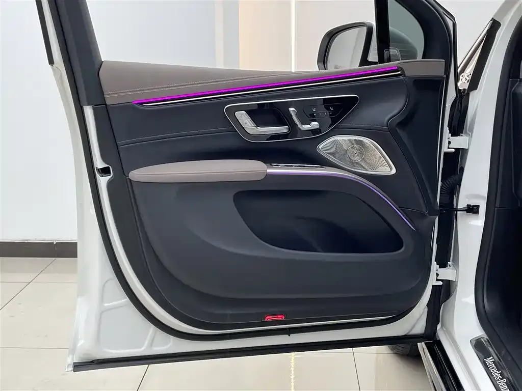 Mercedes-Benz EQS SUV 2025 из CN, фото 6