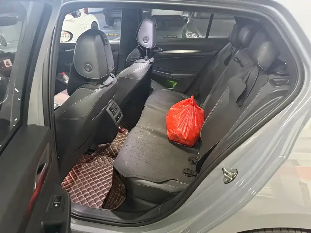 Volkswagen Golf 2022 из CN, фото 9