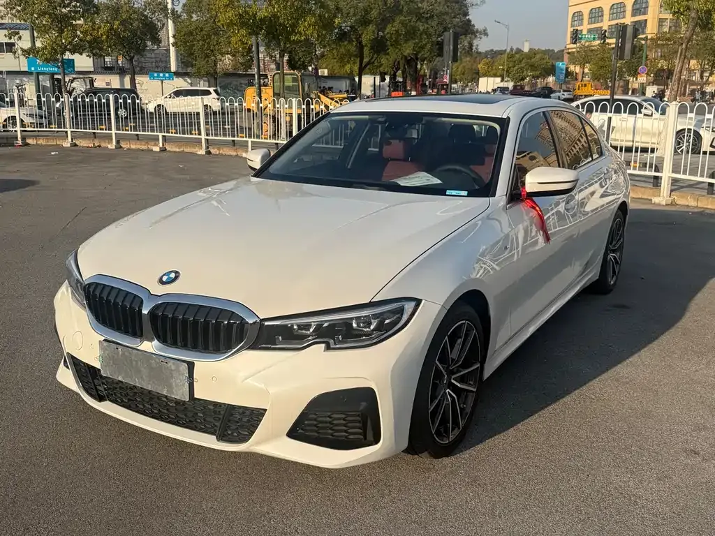 BMW 3 Series 2022 из CN, фото 1
