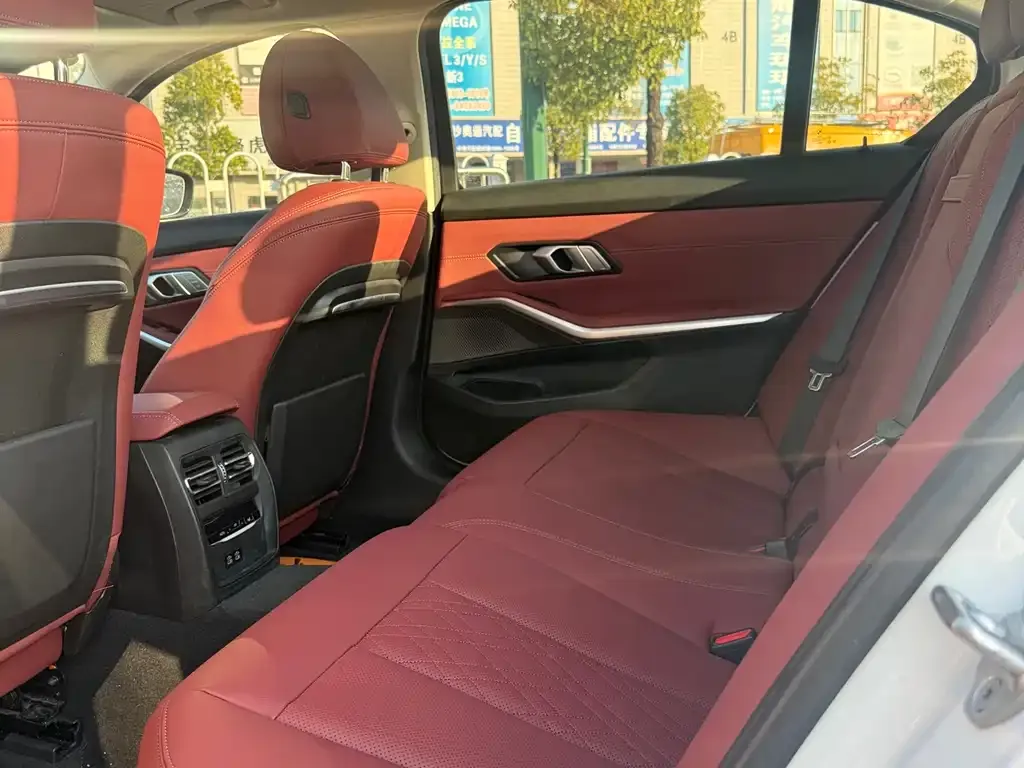 BMW 3 Series 2022 из CN, фото 2