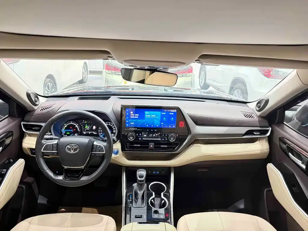 Toyota Highlander — фото 10