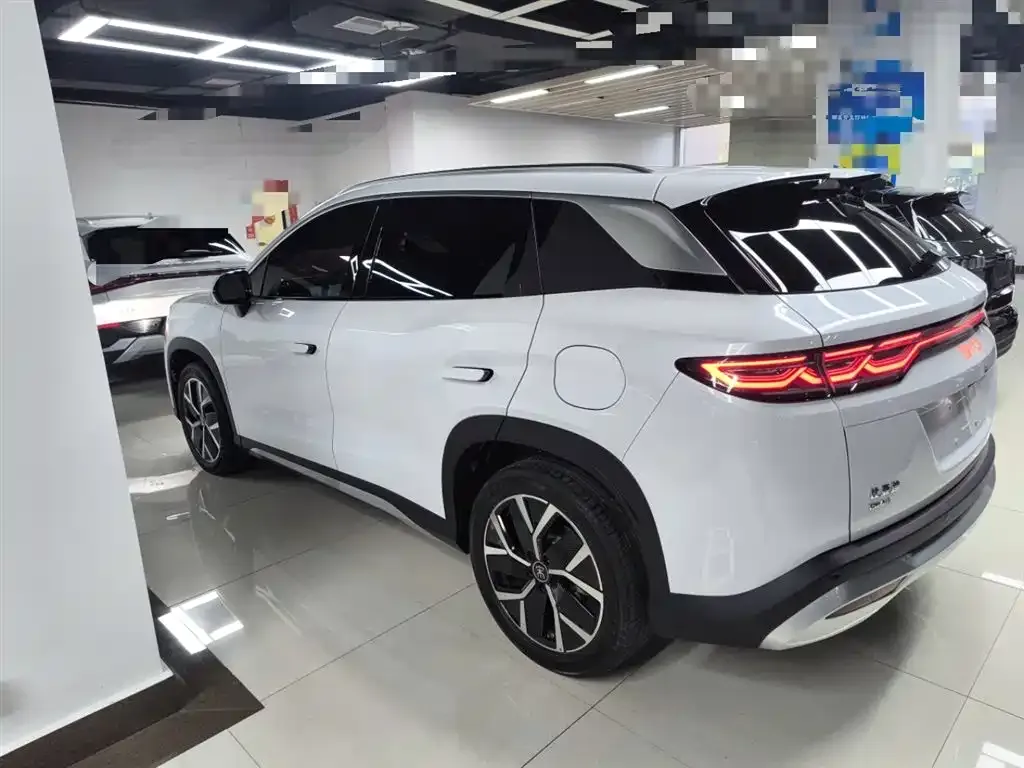 BYD L DM-i — фото 7