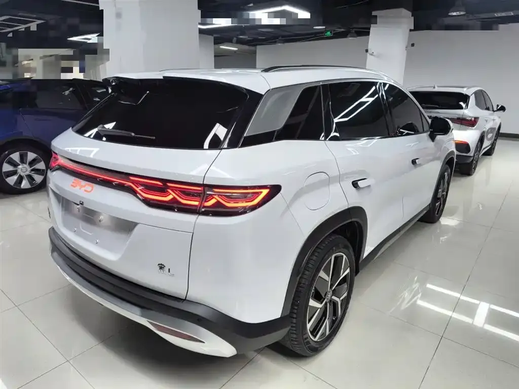 BYD L DM-i — фото 10