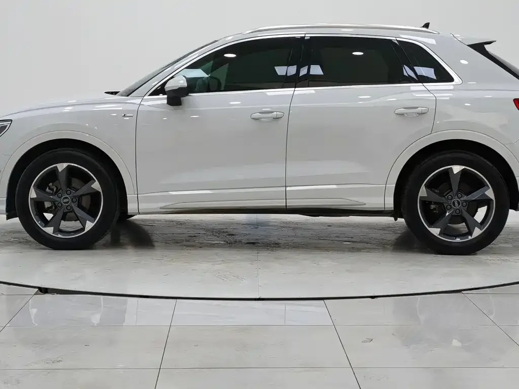 Audi Q3 2021 из CN, фото 2