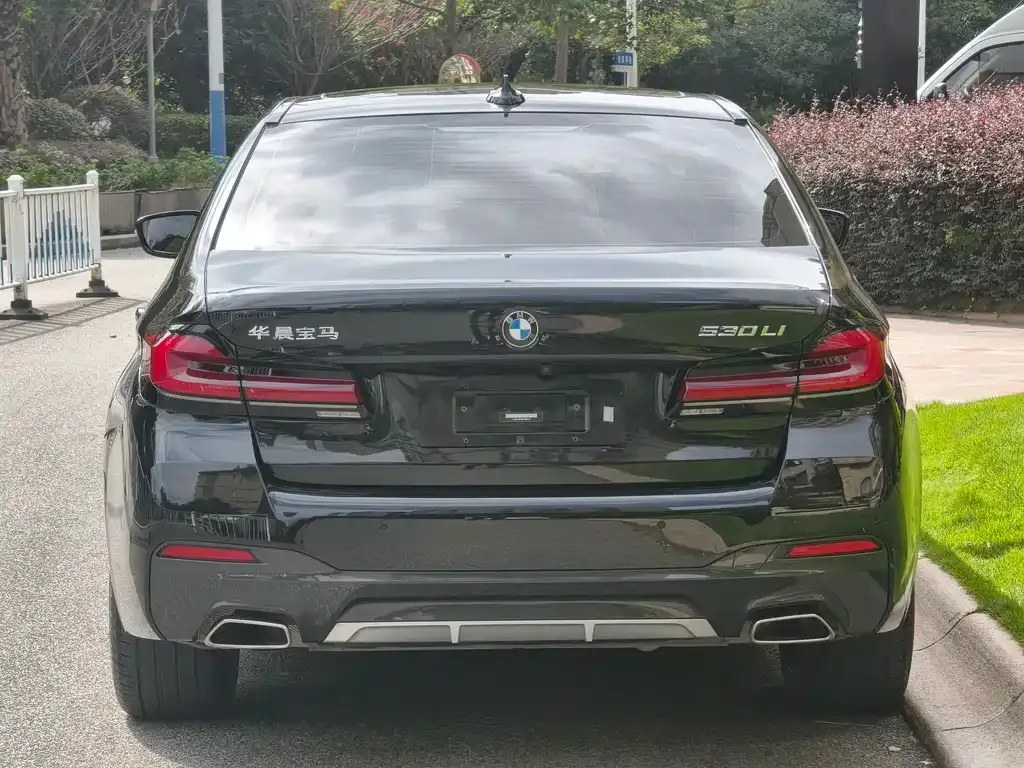 BMW 5 Series — фото 10