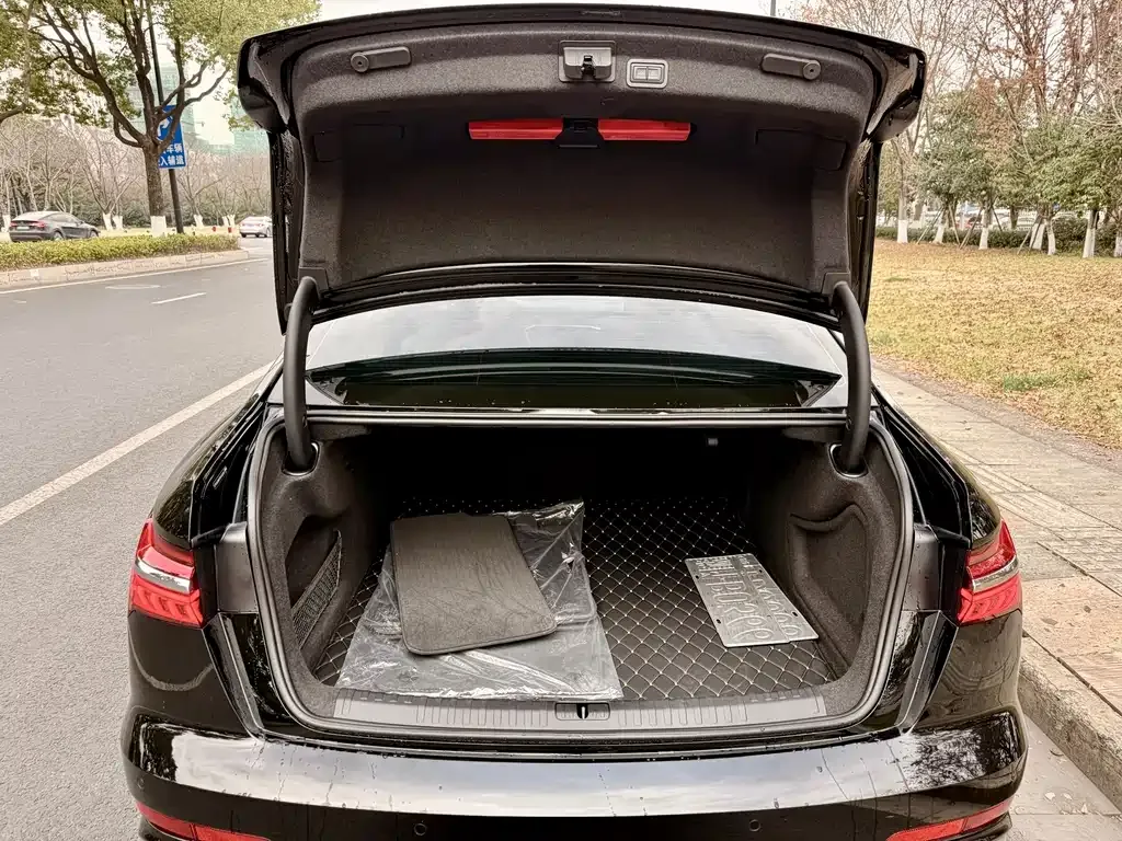 Audi A6L 2025 из CN, фото 10