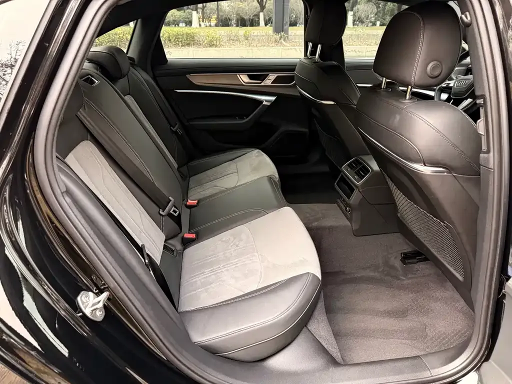 Audi A6L 2025 из CN, фото 5