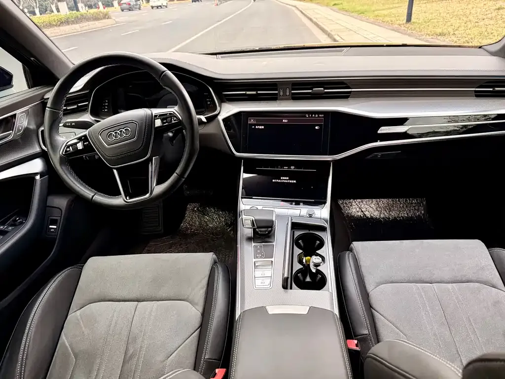 Audi A6L 2025 из CN, фото 4