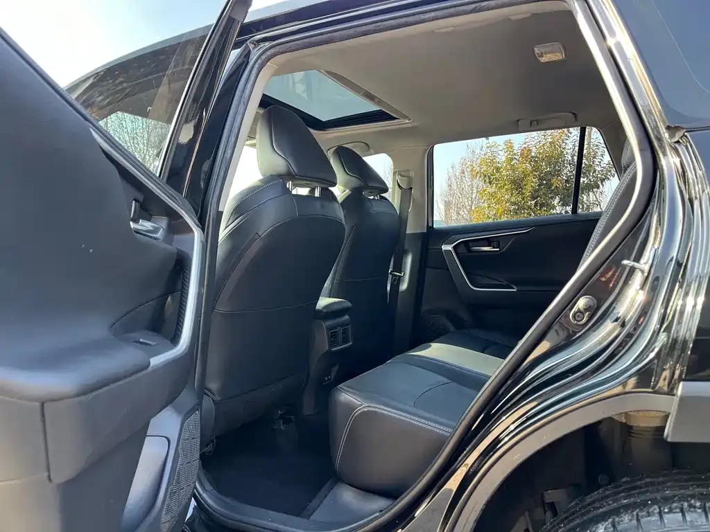 Toyota Wildlander 2022 из CN, фото 8