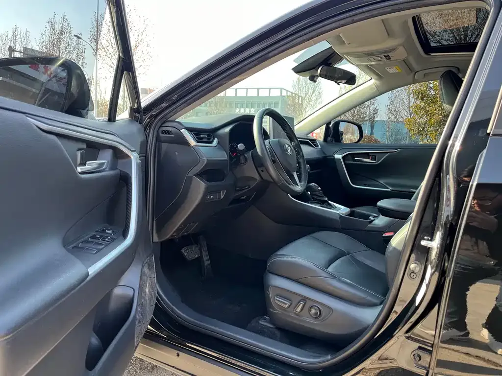 Toyota Wildlander 2022 из CN, фото 10
