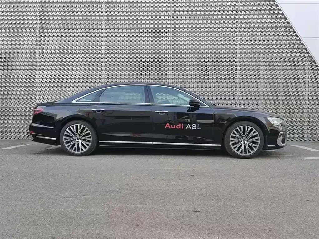 Audi A8 — фото 8