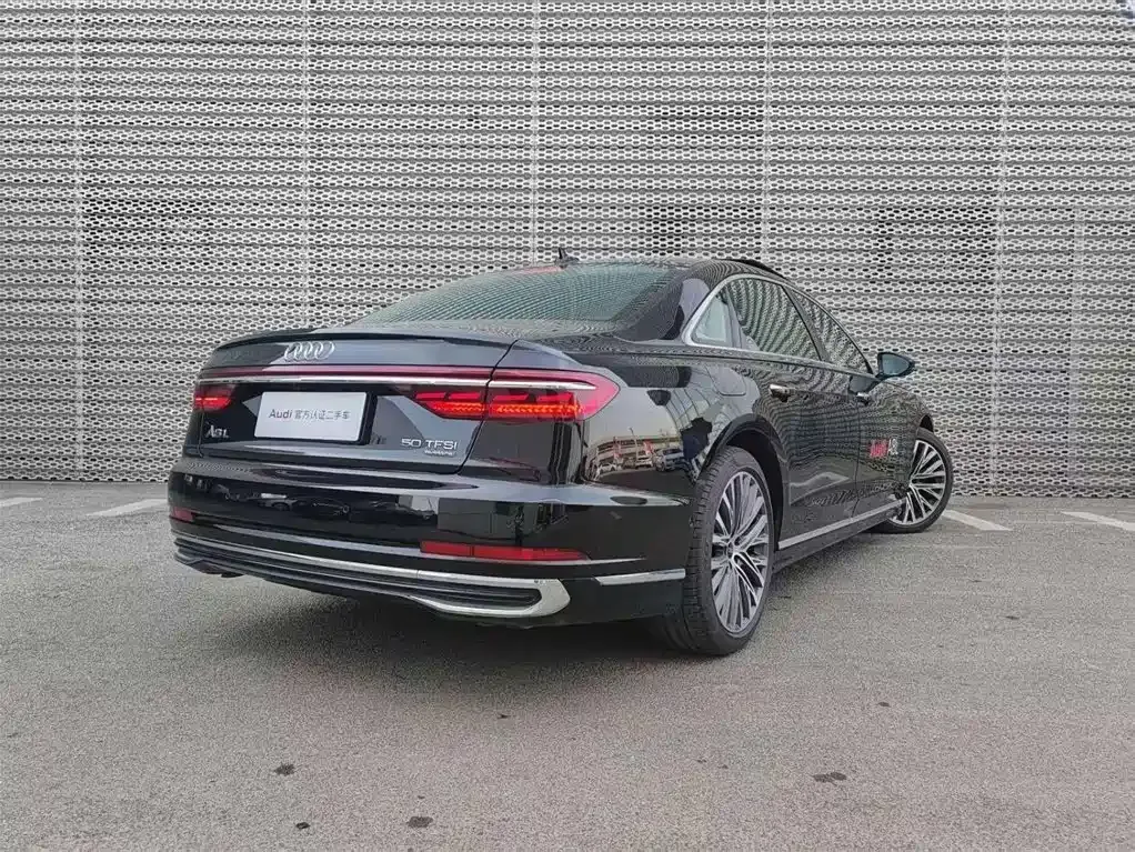 Audi A8 — фото 10