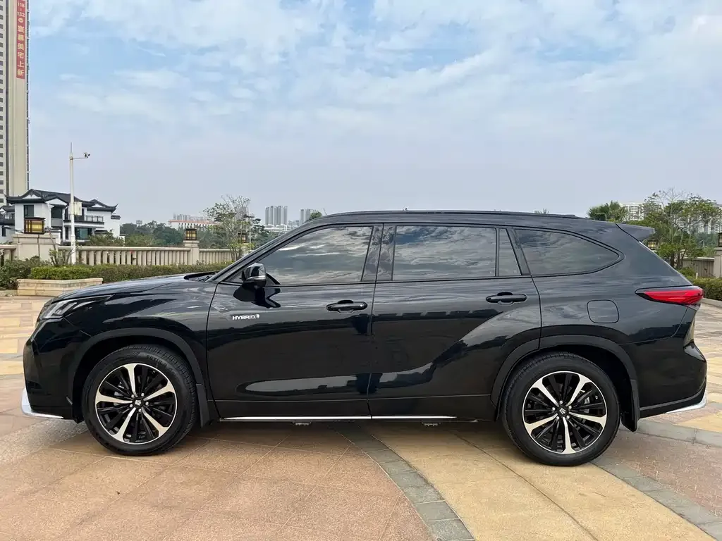 Toyota Crown Kluger 2022 из CN, фото 2