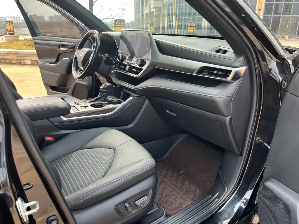 Toyota Crown Kluger 2022 из CN, фото 6