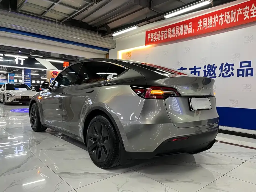 Tesla Model Y 2023 из CN, фото 8