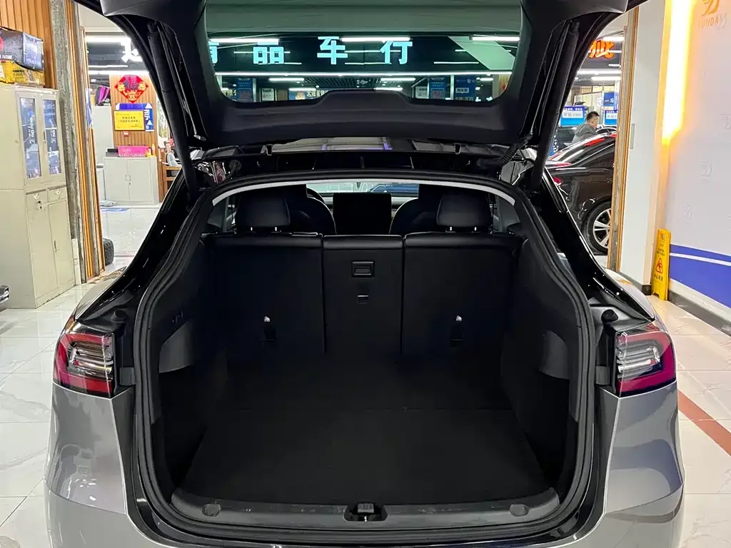Tesla Model Y 2023 из CN, фото 3