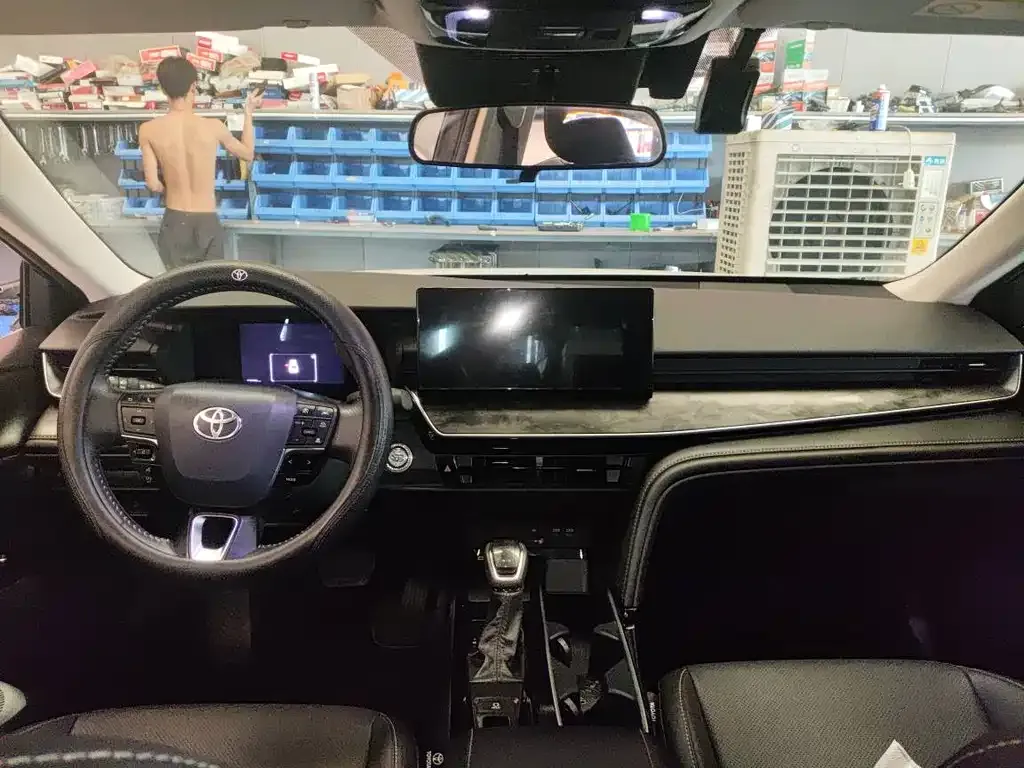 Toyota Camry 2025 из CN, фото 2