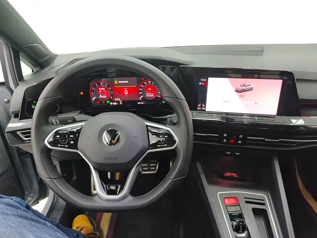 Volkswagen Golf 2023 из CN, фото 10