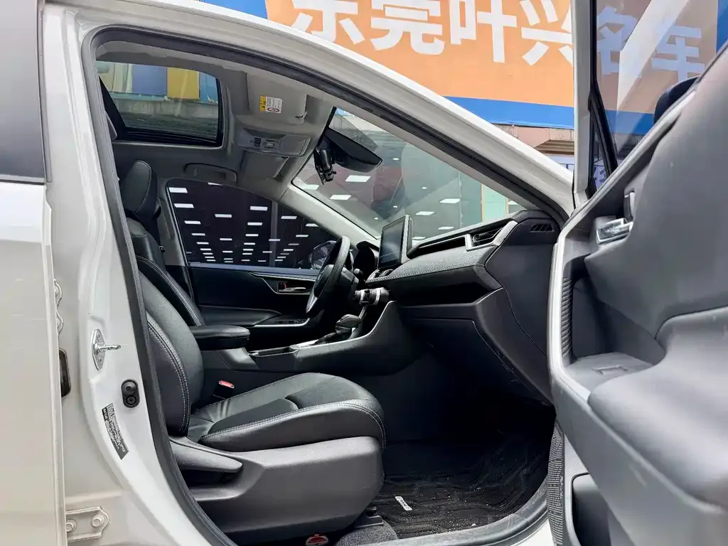 Toyota RAV4 2021 из CN, фото 3