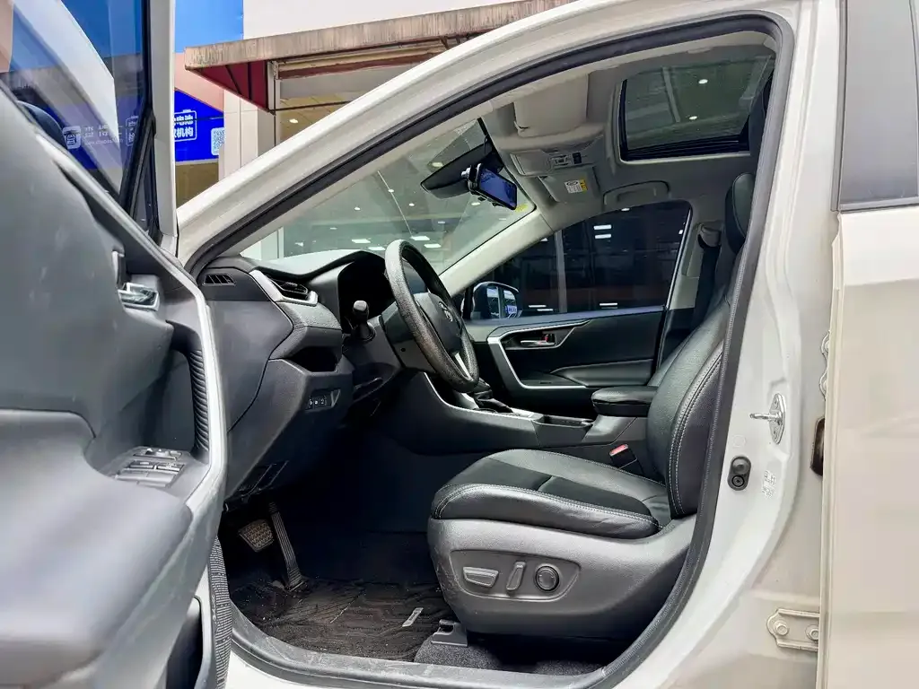 Toyota RAV4 2021 из CN, фото 5