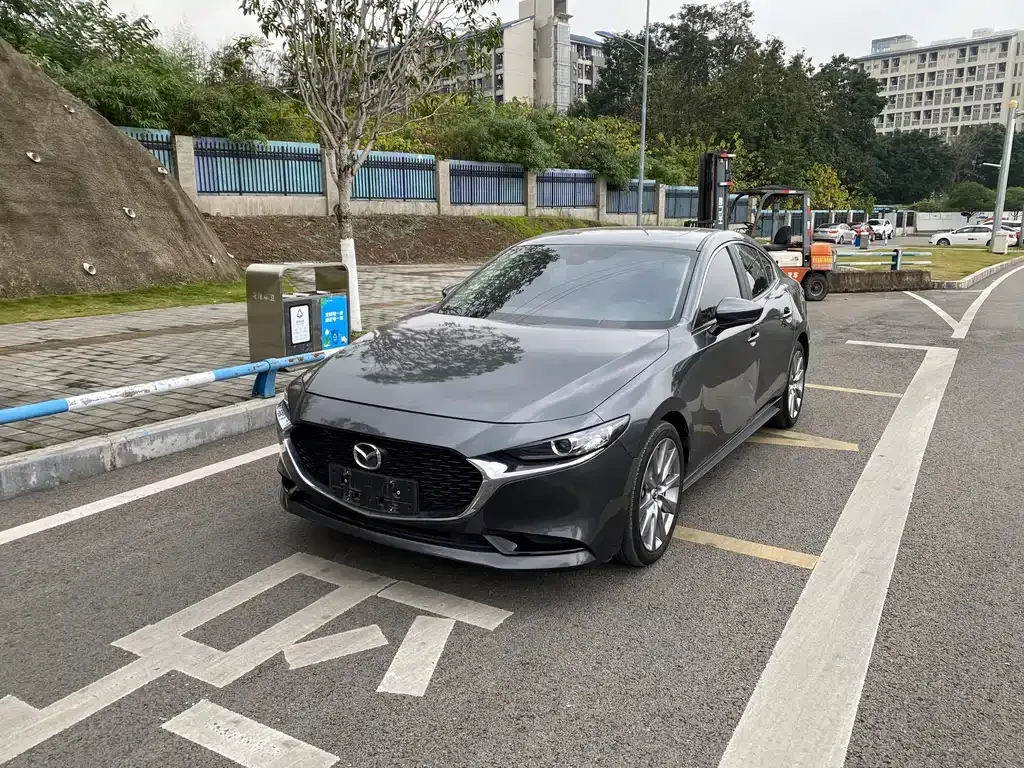 Mazda 3 Axela 2023 из CN, фото 1
