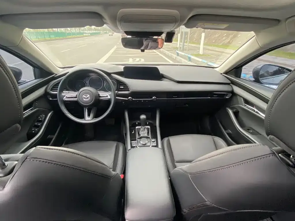 Mazda 3 Axela 2023 из CN, фото 3