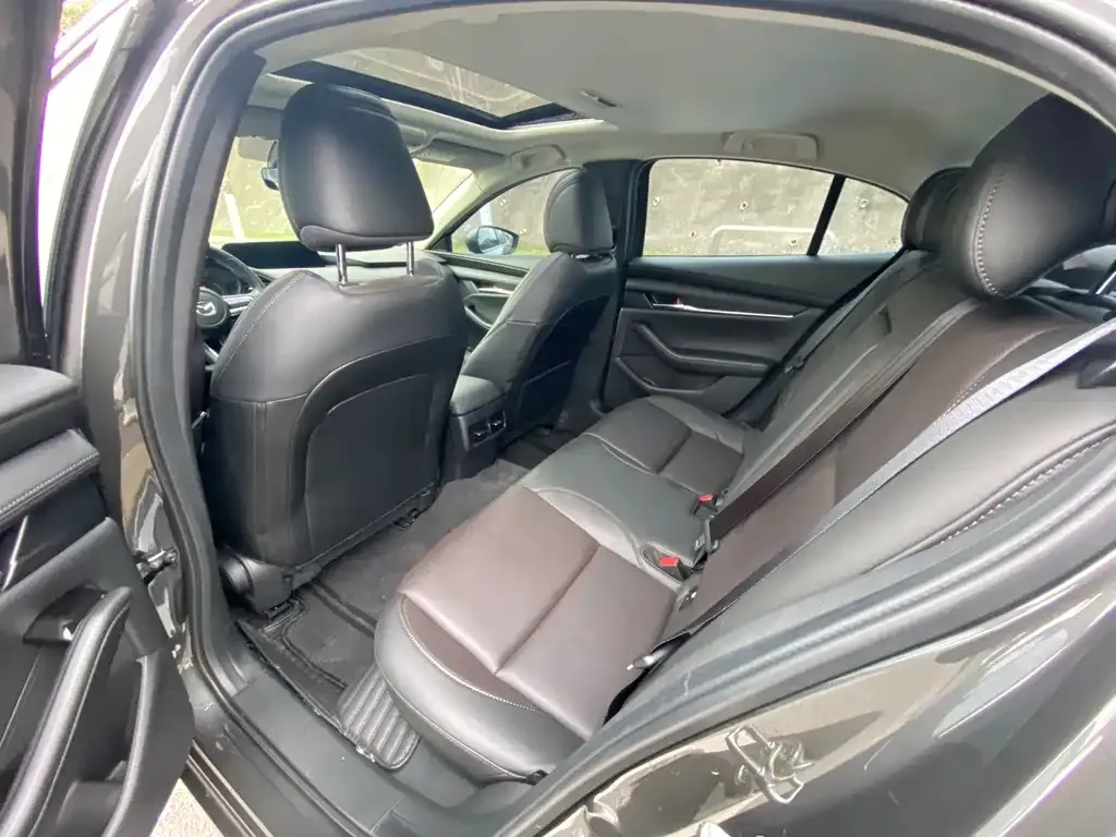 Mazda 3 Axela 2023 из CN, фото 2