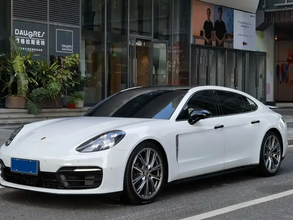 Porsche Panamera — фото 1