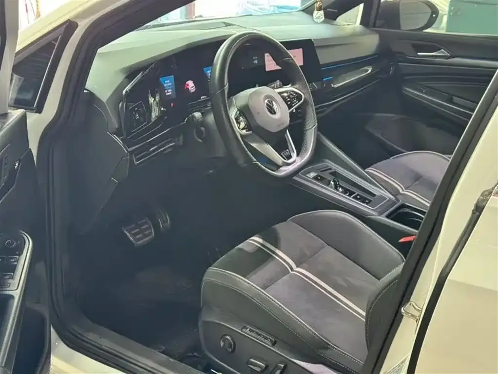 Volkswagen Golf 2022 из CN, фото 3