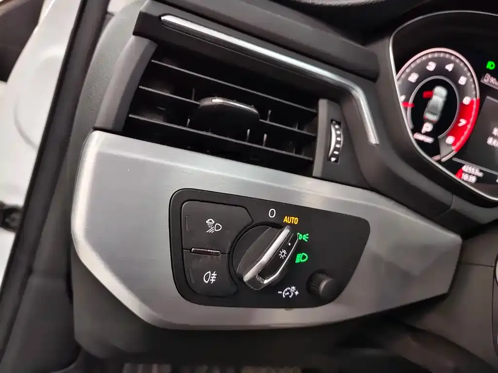 Audi A4L 2021 из CN, фото 6