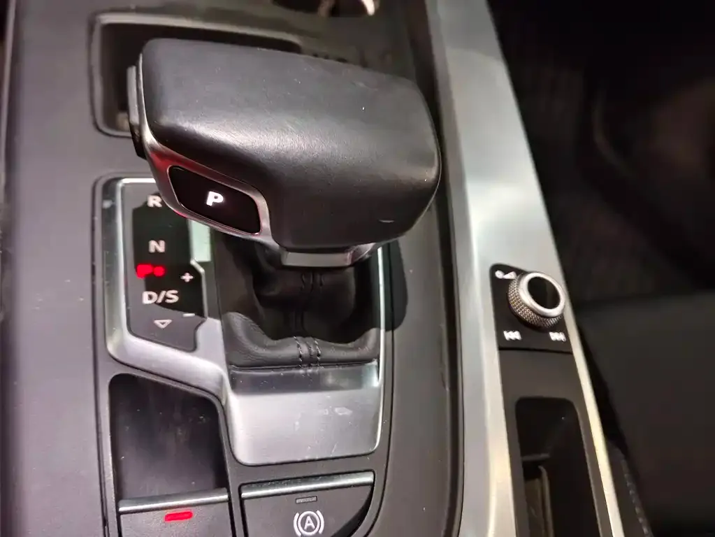 Audi A4L 2021 из CN, фото 8