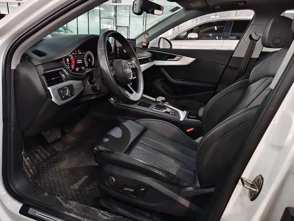 Audi A4L 2021 из CN, фото 9