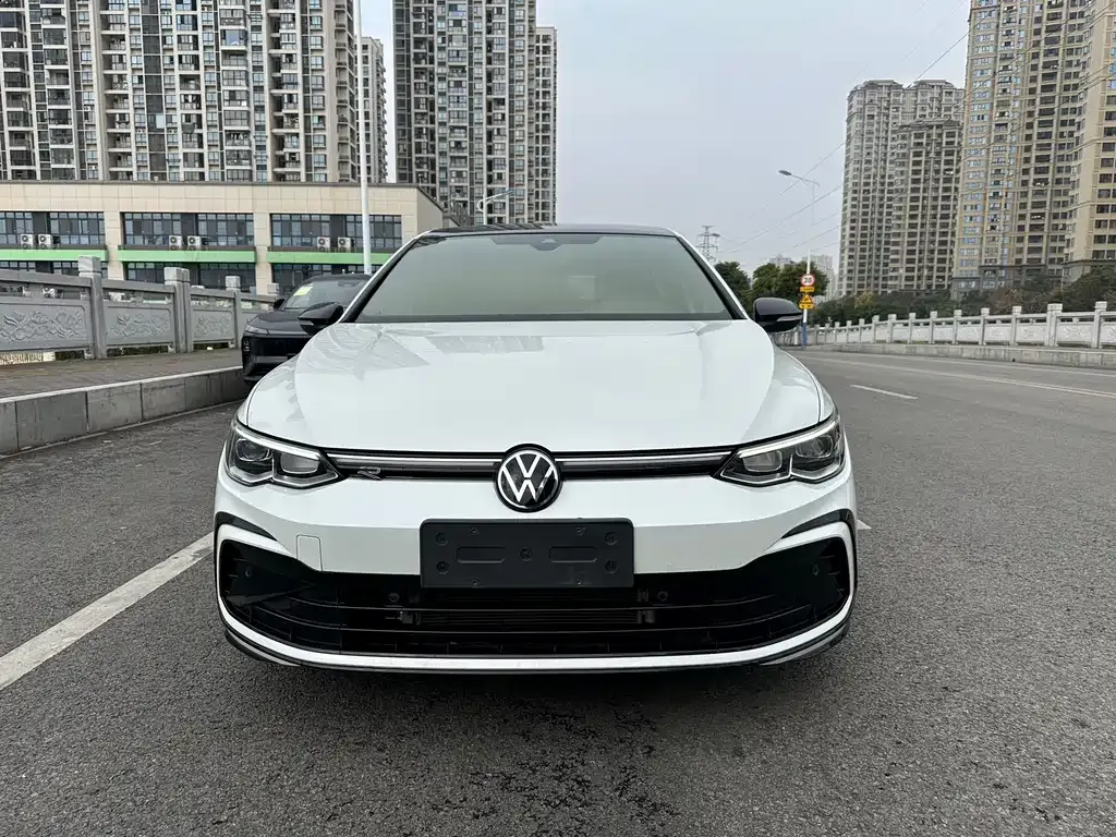 Volkswagen Golf 2023 из CN, фото 1