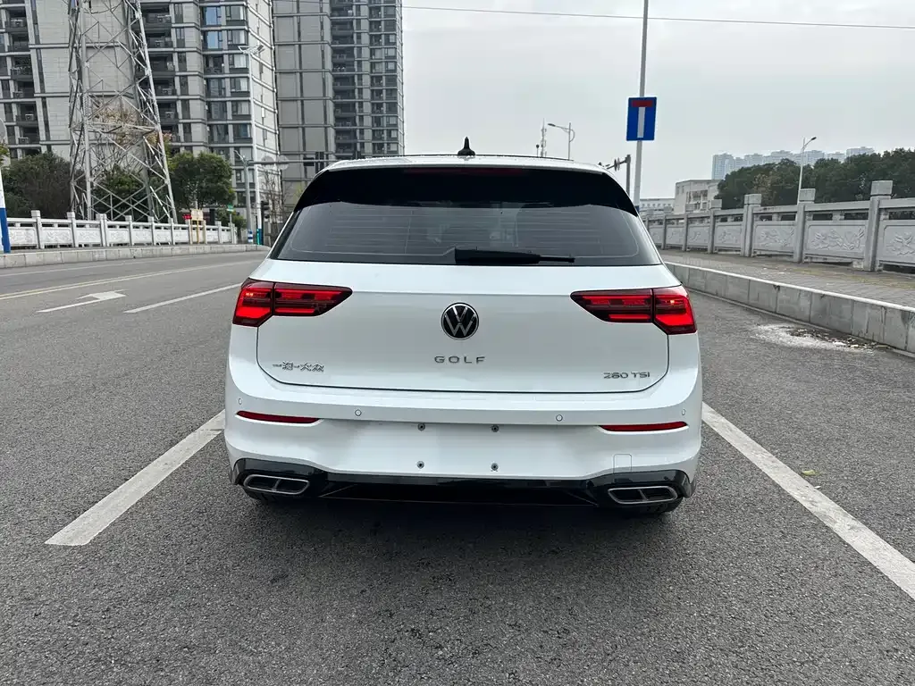 Volkswagen Golf 2023 из CN, фото 9