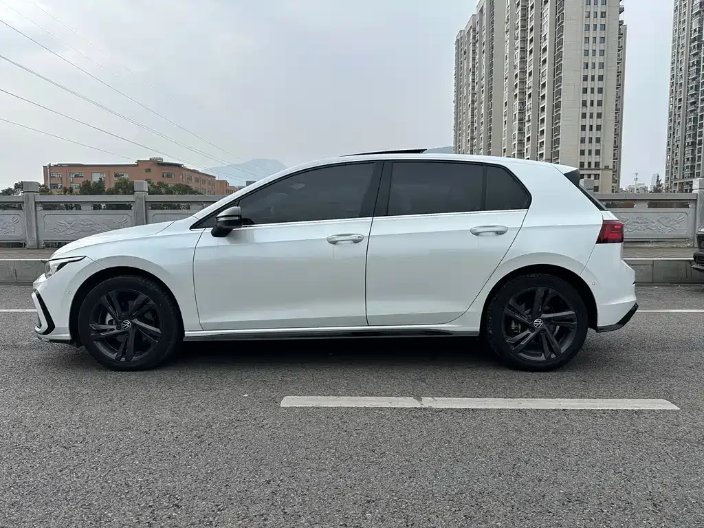 Volkswagen Golf 2023 из CN, фото 10