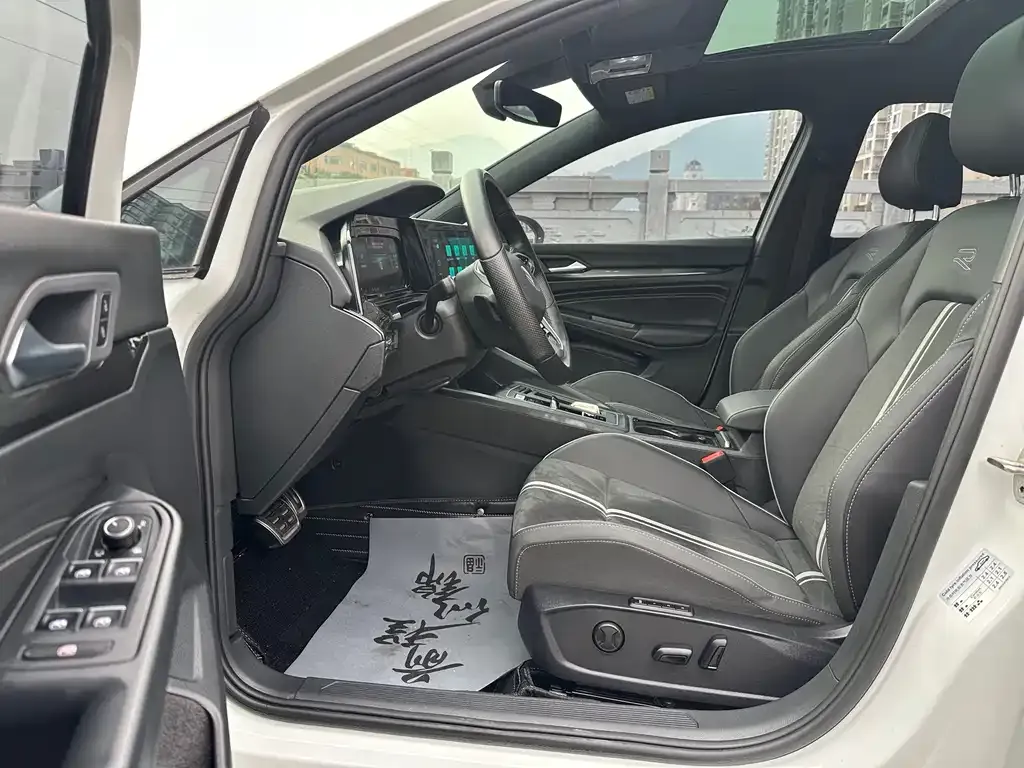 Volkswagen Golf 2023 из CN, фото 6