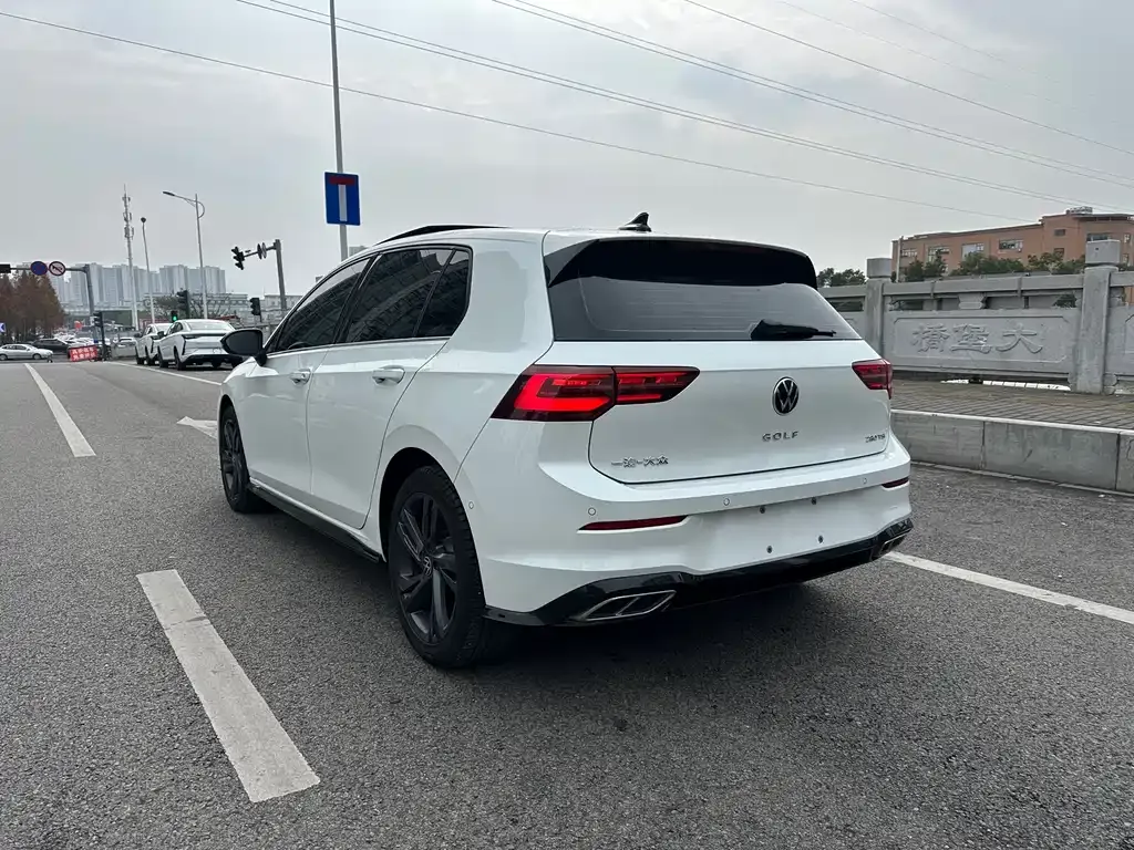 Volkswagen Golf 2023 из CN, фото 4