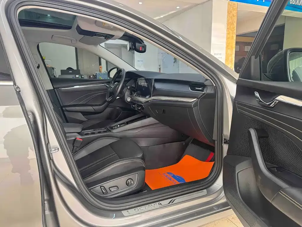 Skoda Octavia 2022 из CN, фото 4