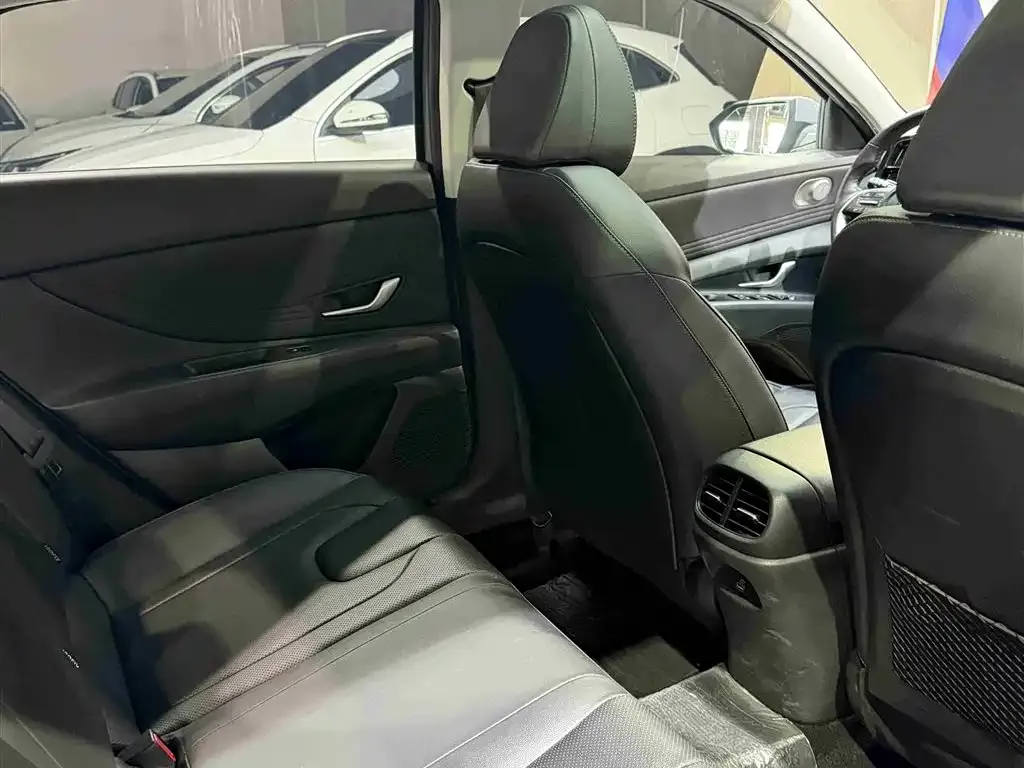 Hyundai Elantra 2023 из CN, фото 6