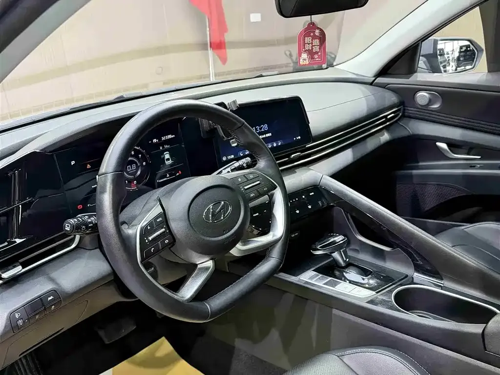 Hyundai Elantra 2023 из CN, фото 8